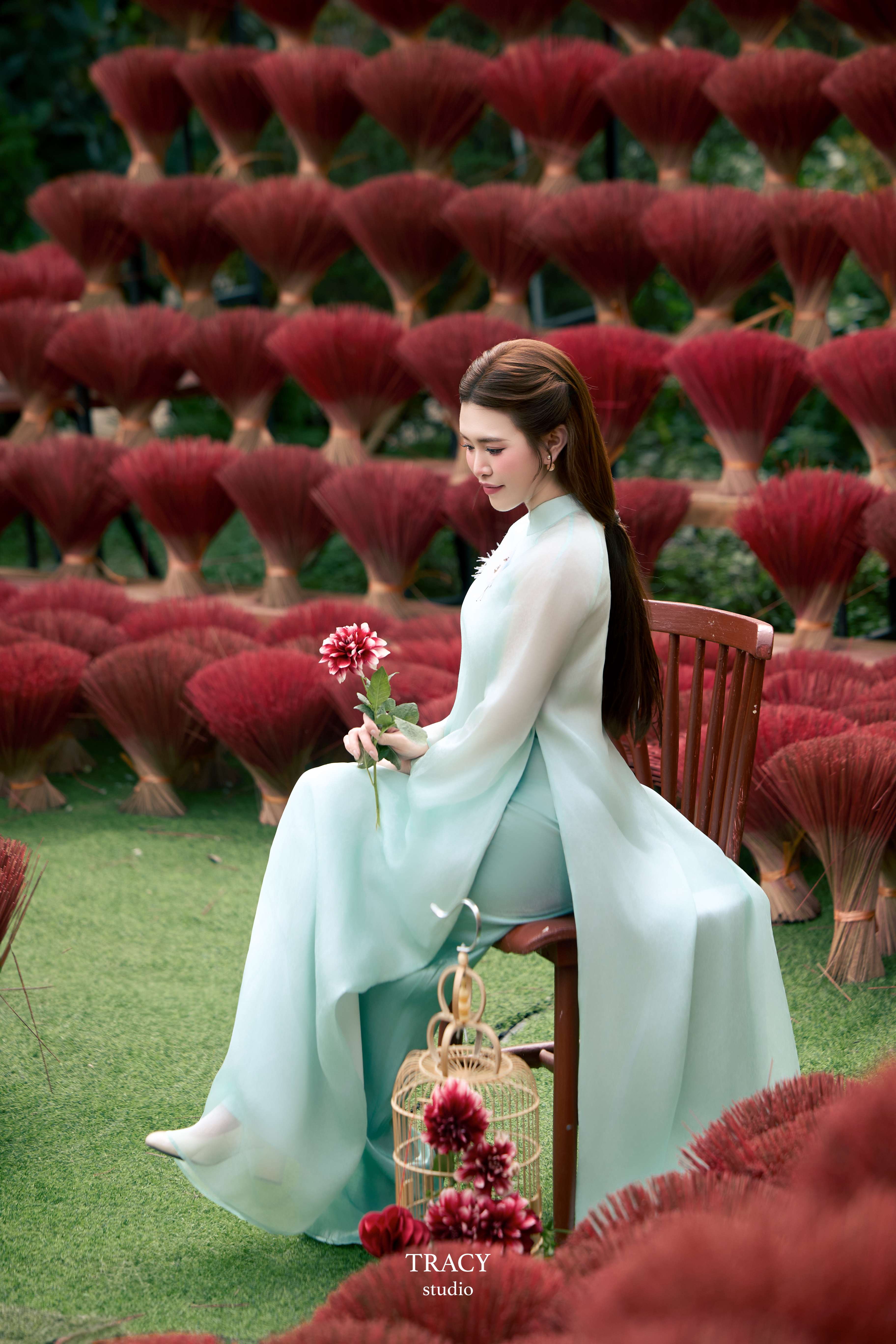 frontend/img/gallery/anh-tet-yem-ao-dai/tracy-studio-chup-ao-dai-dao-xuan (9).jpg